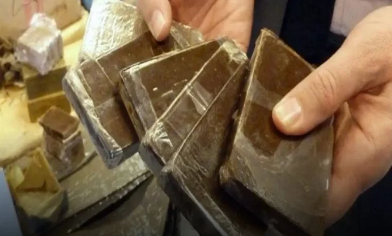 ضبط شخص أجنبي بحوزته 35 صفيحة من مخدر الشيرا