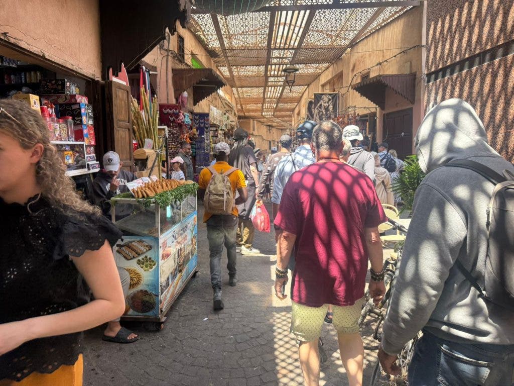 صور توثق الفوضى عارمة بحي "درب ضباشي" بمراكش 13 صور توثق الفوضى عارمة بحي "درب ضباشي" بمراكش