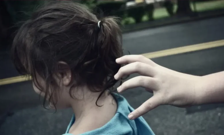 آسفي.. بائع دجاج يُفشل محاولة اختطاف طفلة ويُساهم في توقيف المشتبه بها