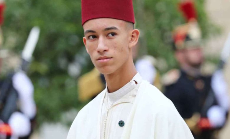 المغاربة يحتفلون بالذكرى ال22 لميلاد ولي العهد الأمير مولاي الحسن