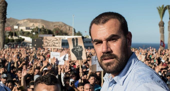 بموافقة المندوبية العامة لإدارة السجون.. ناصر الزفزافي يزور والده المريض في الحسيمة