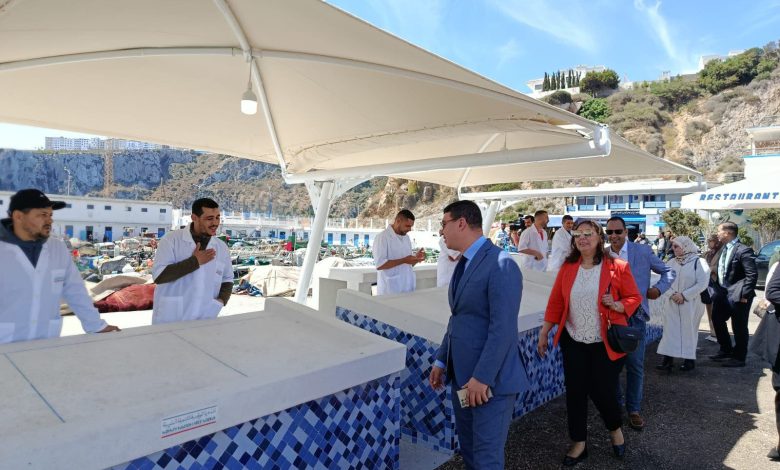 تجار السمك بميناء الحسيمة يستفيدون من محلات عصرية