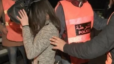 توقيف يوتيوبر شهيرة في مطار محمد الخامس بسبب بيع “قويلبات” مزورة لتكبير الأرداف