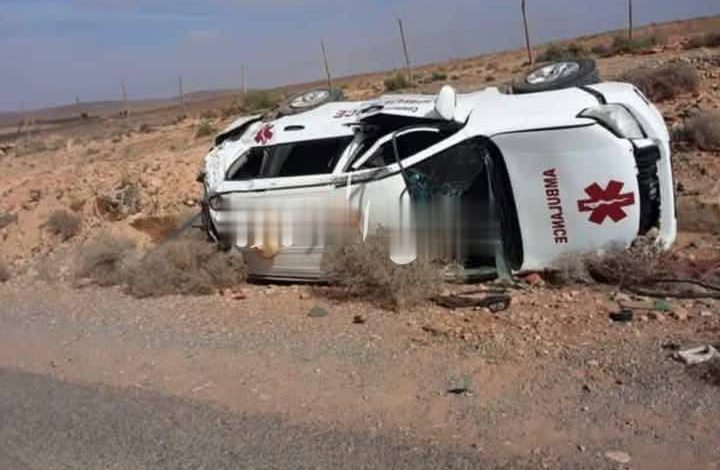حادث مأساوي على طريق مراكش.. مختل عقليا يتسبب في انقلاب سيارة إسعاف ووفاة والدته