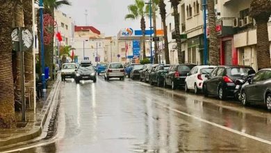 في عز الصيف.. طقس عاصف يضرب الحسيمة ويشلّ حركة الملاحة البحرية مؤقتا – صور