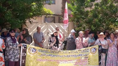 وجدة.. مربيات ومربو التعليم الأولي يحتجون أمام أكاديمية جهة الشرق للمطالبة بالإدماج وتحسين أوضاعهم