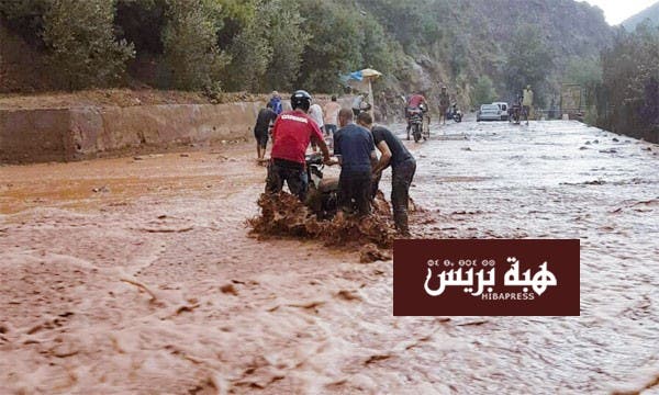 الحوز.. العثور على جثة راعٍ جرفته سيول وادي أوريكة بعد ساعات من البحث